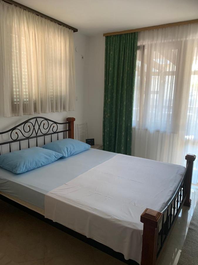 Apartments Vuk Luštica Luaran gambar