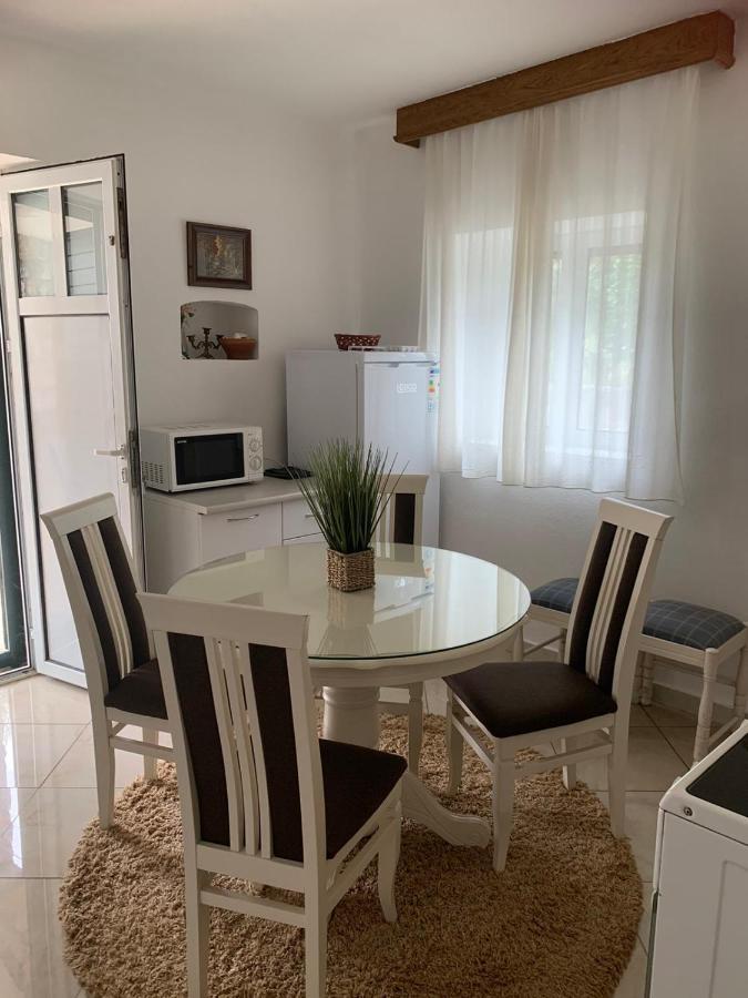 Apartments Vuk Luštica Bilik gambar