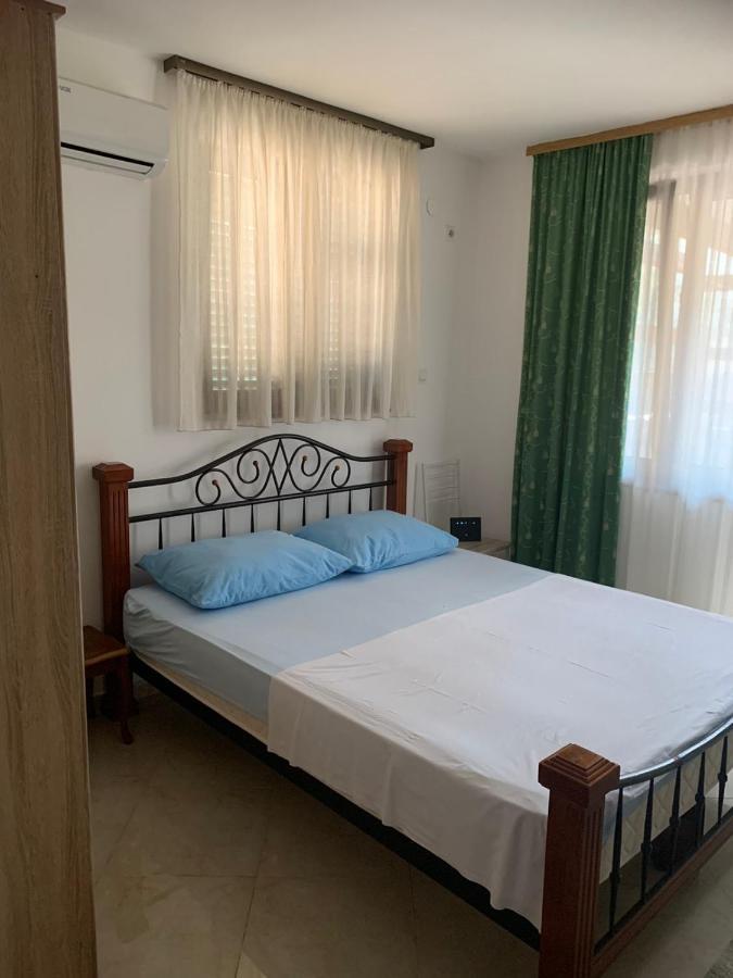 Apartments Vuk Luštica Luaran gambar