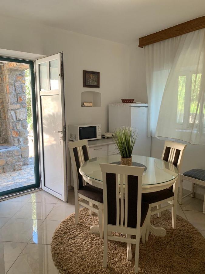 Apartments Vuk Luštica Luaran gambar